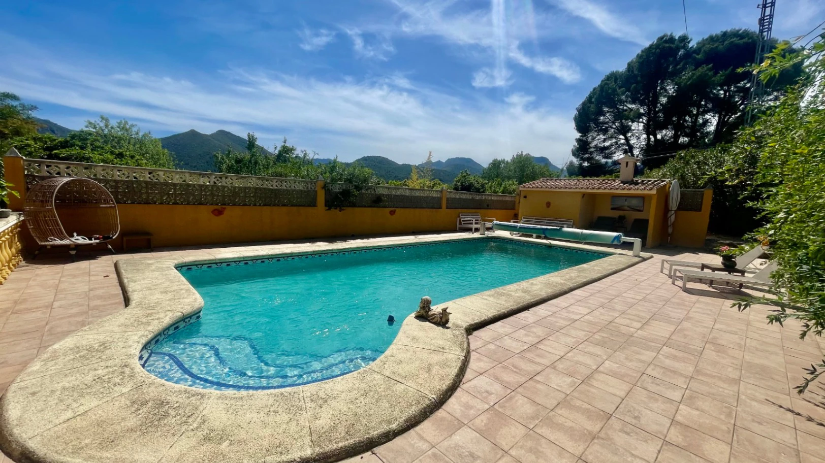 Villa for sale in Jalon: Spacious flat plot, quiet location