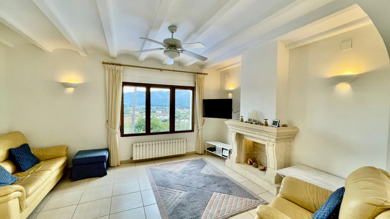 Villa for sale in Jalon: Frontline with spectacular south-facing views