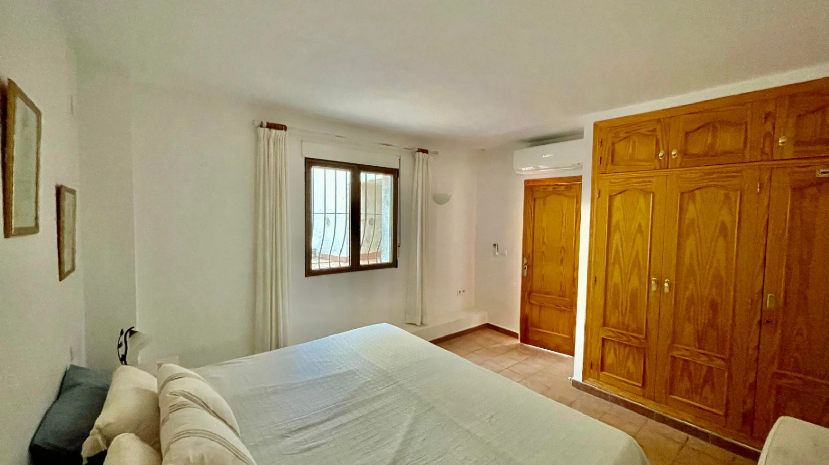 Villa for sale in Jalon: Frontline with spectacular south-facing views