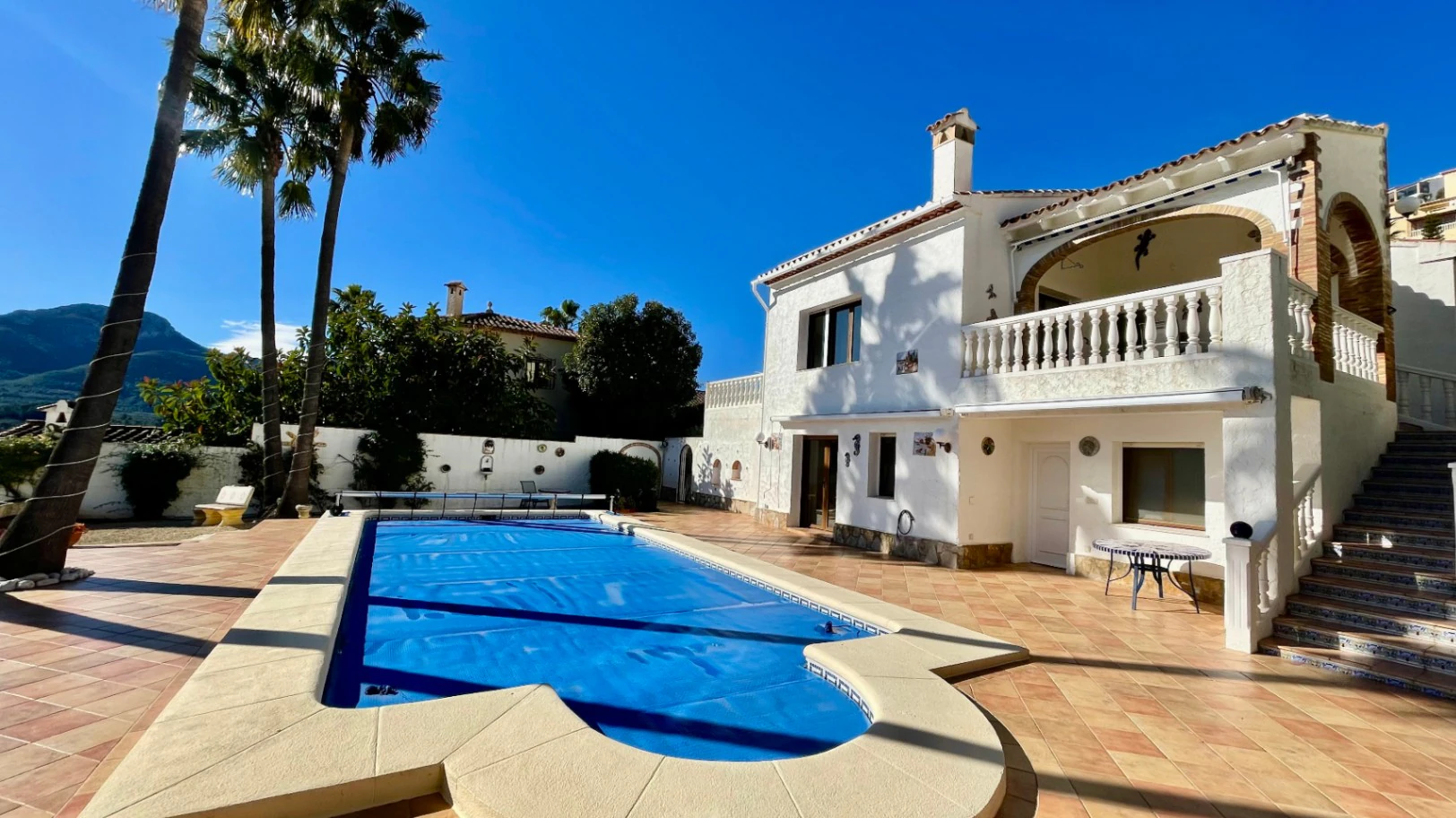 Villa for sale in Jalon: Frontline with spectacular south-facing views