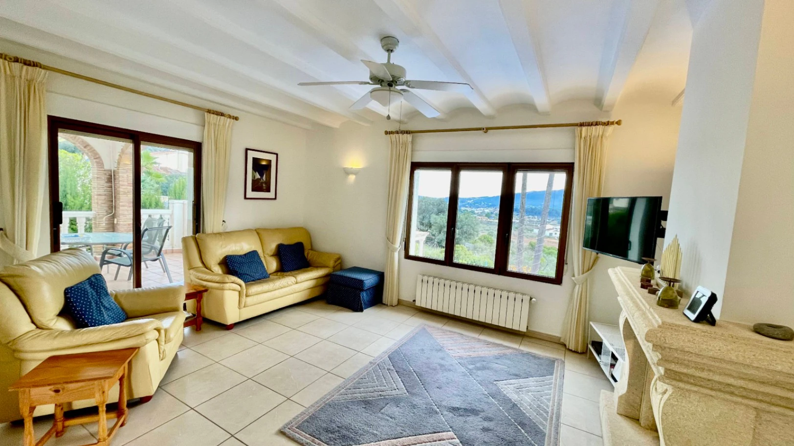 Villa for sale in Jalon: Frontline with spectacular south-facing views