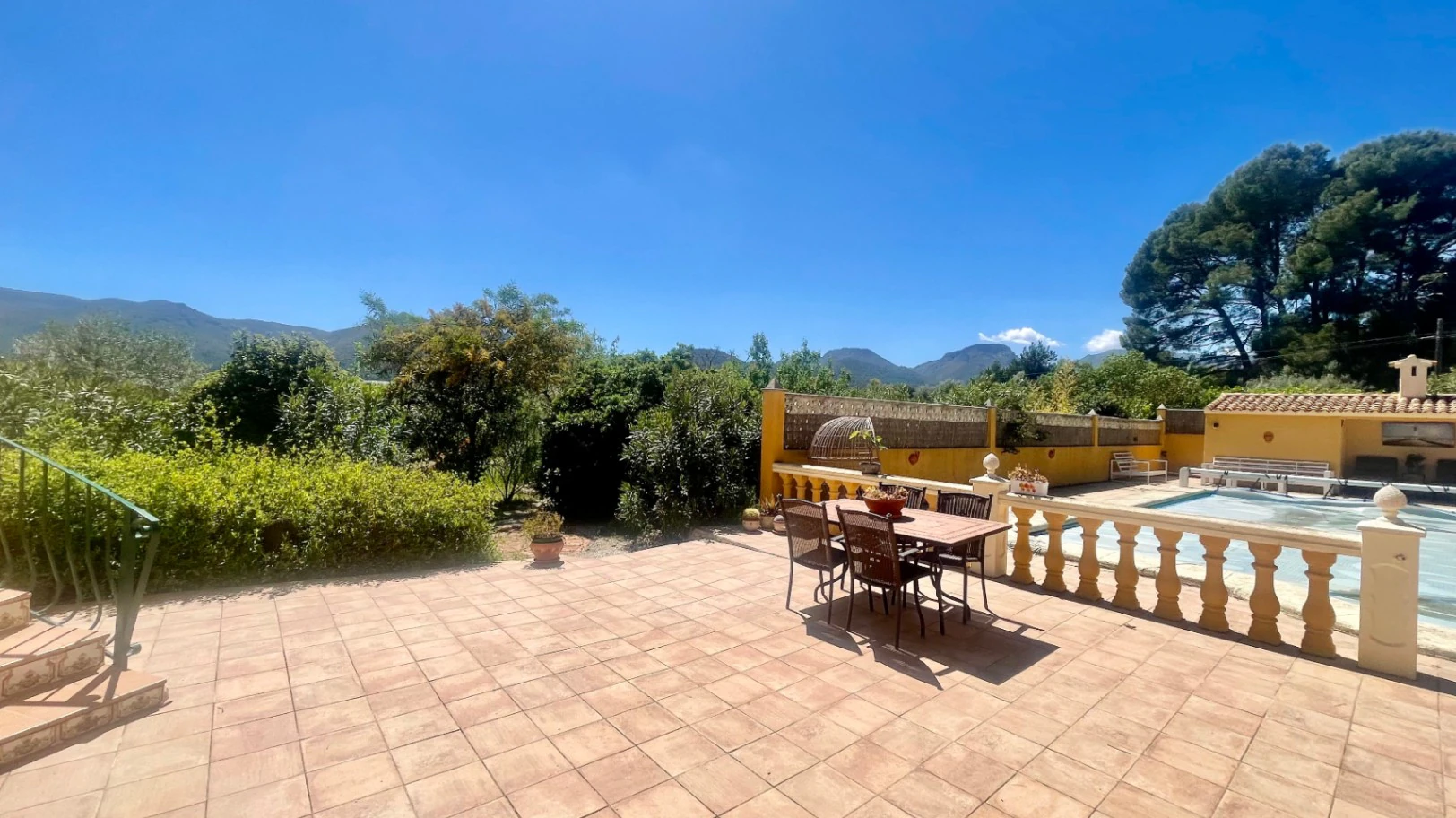 Villa for sale in Jalon: Spacious flat plot, quiet location