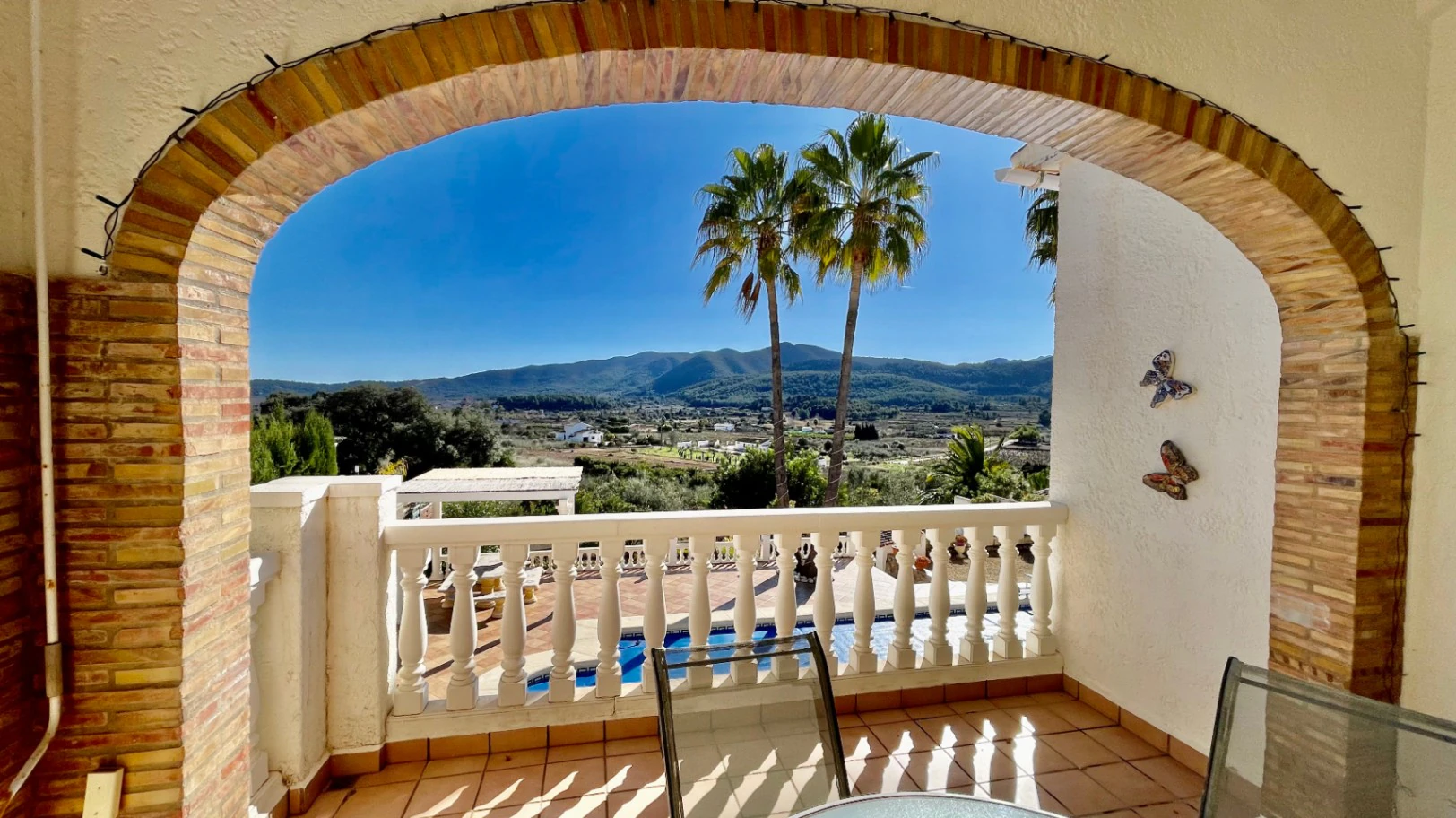 Villa for sale in Jalon: Frontline with spectacular south-facing views