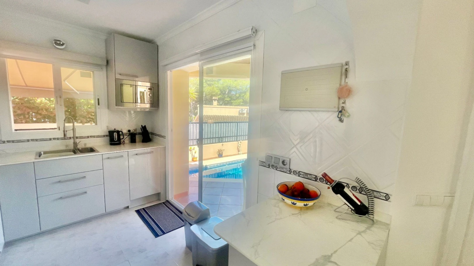Villa for sale in Alcalali: Modern, immaculate, spacious corner plot