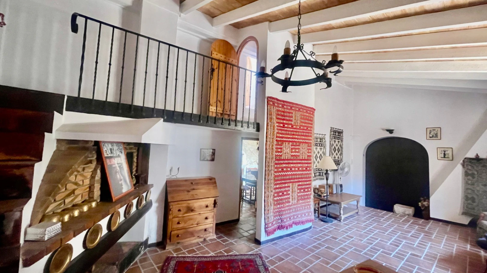 Traditional country home for sale in Llosa: Unique and charming