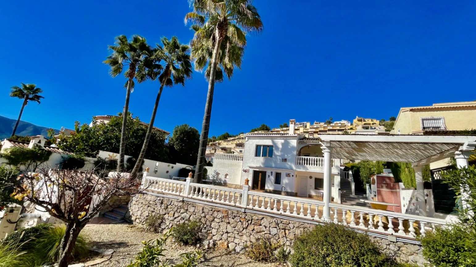 Villa for sale in Jalon: Frontline with spectacular south-facing views