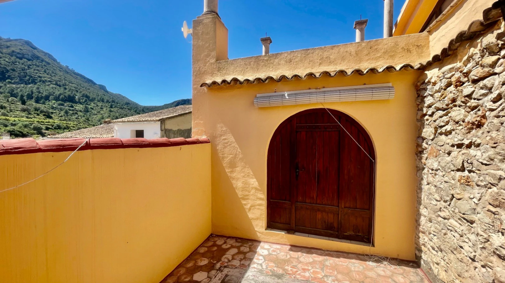 Traditional country home for sale in Llosa: Unique and charming