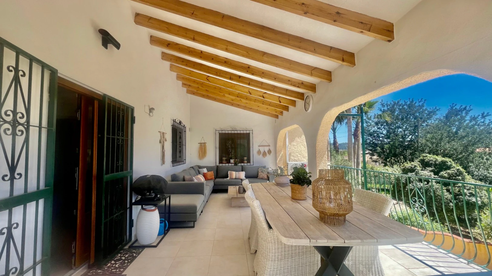 Villa for sale in Jalon: Spacious flat plot, quiet location