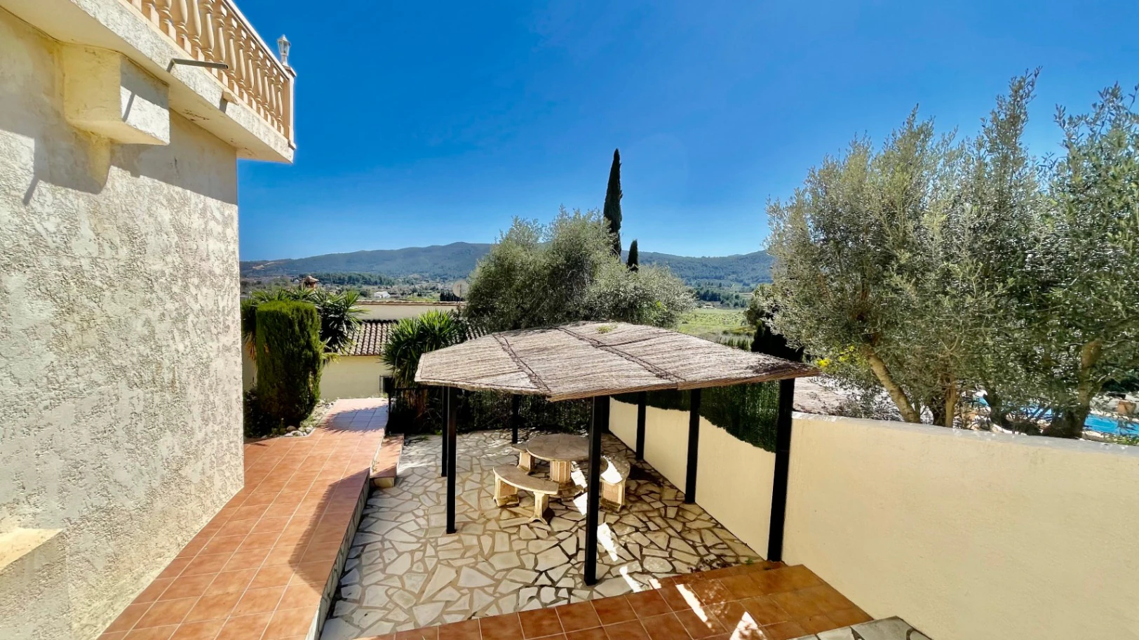 Villa for sale in Jalon:  Modern, easy access, with stunning views