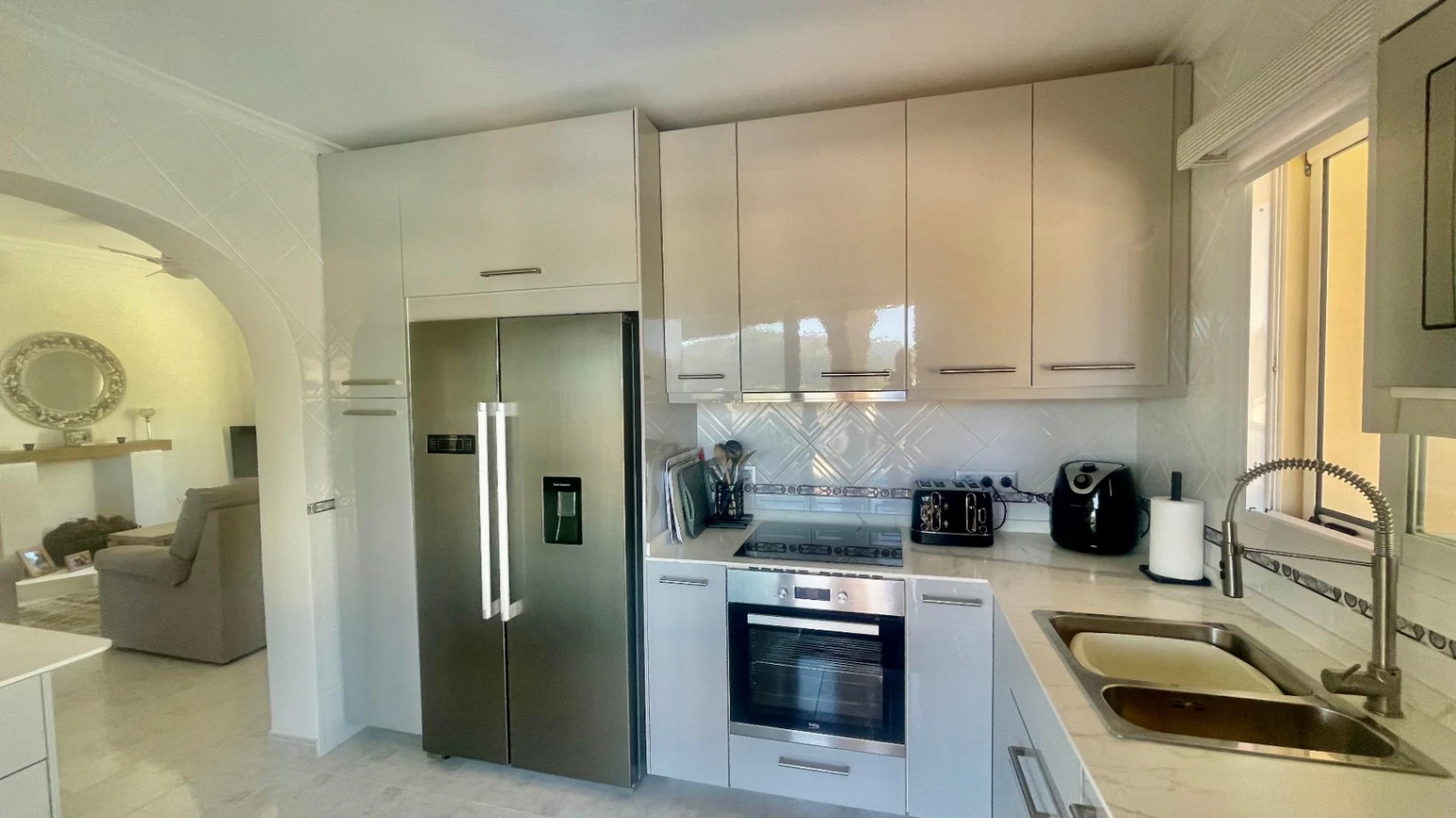 Villa for sale in Alcalali: Modern, immaculate, spacious corner plot