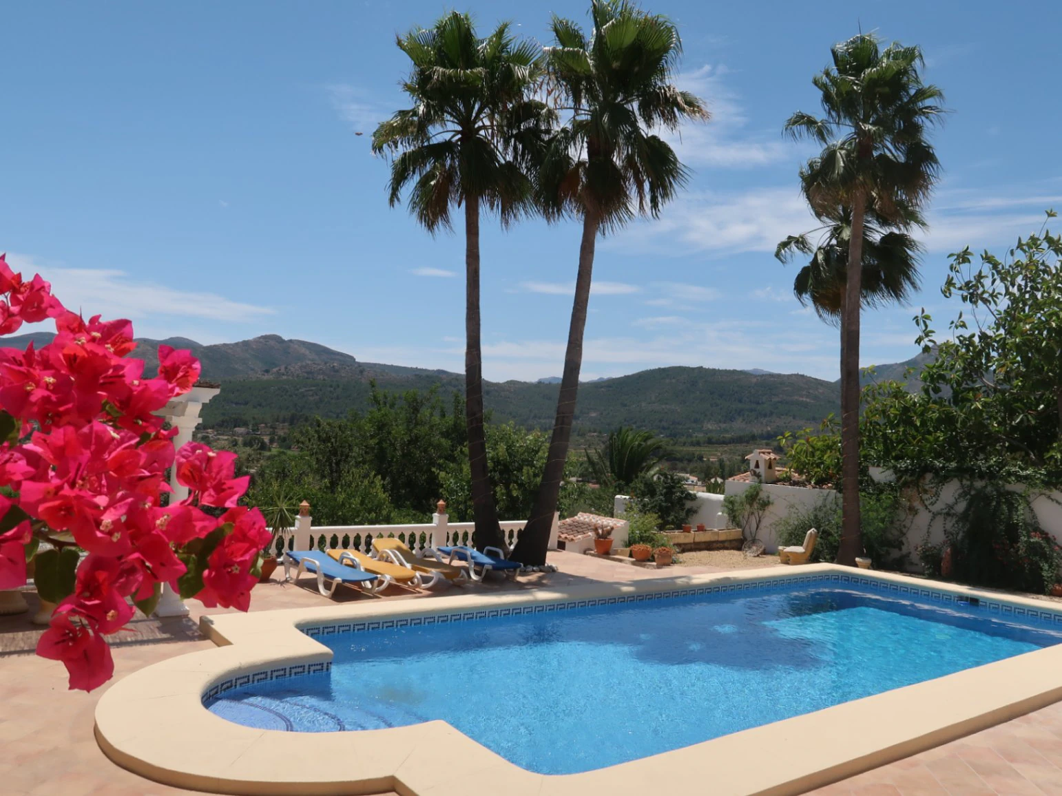 Villa for sale in Jalon: Frontline with spectacular south-facing views