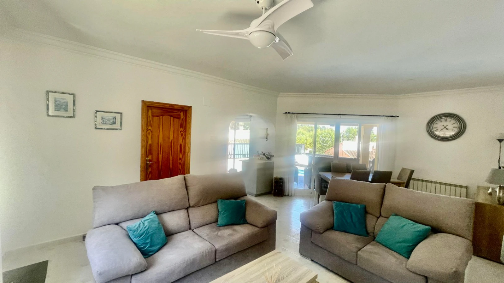 Villa for sale in Alcalali: Modern, immaculate, spacious corner plot