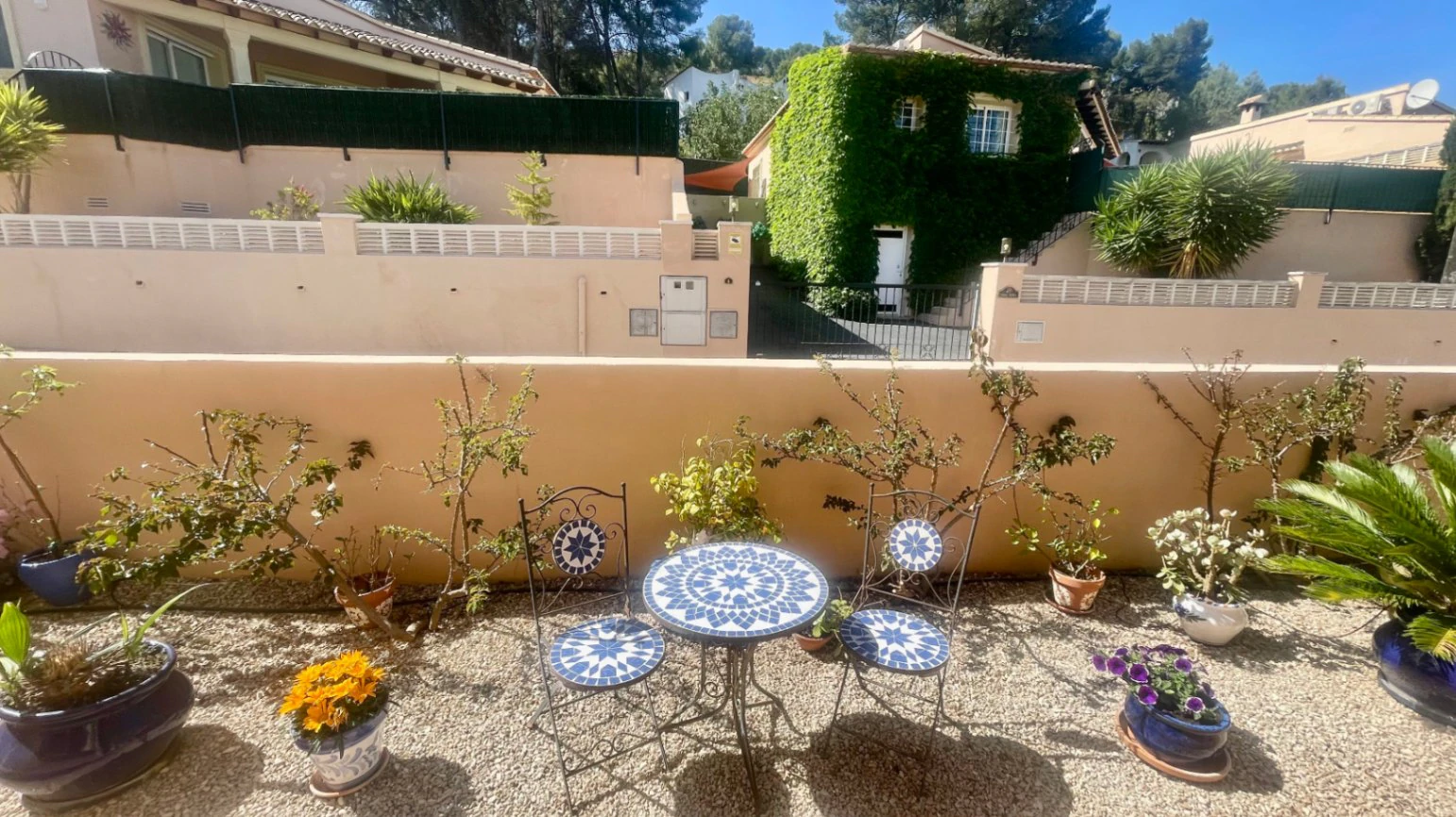Villa for sale in Alcalali: Modern, immaculate, spacious corner plot