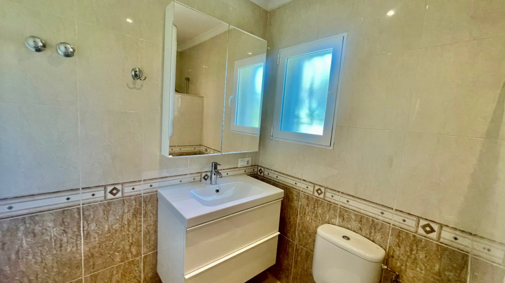 Villa for sale in Alcalali: Spacious corner plot