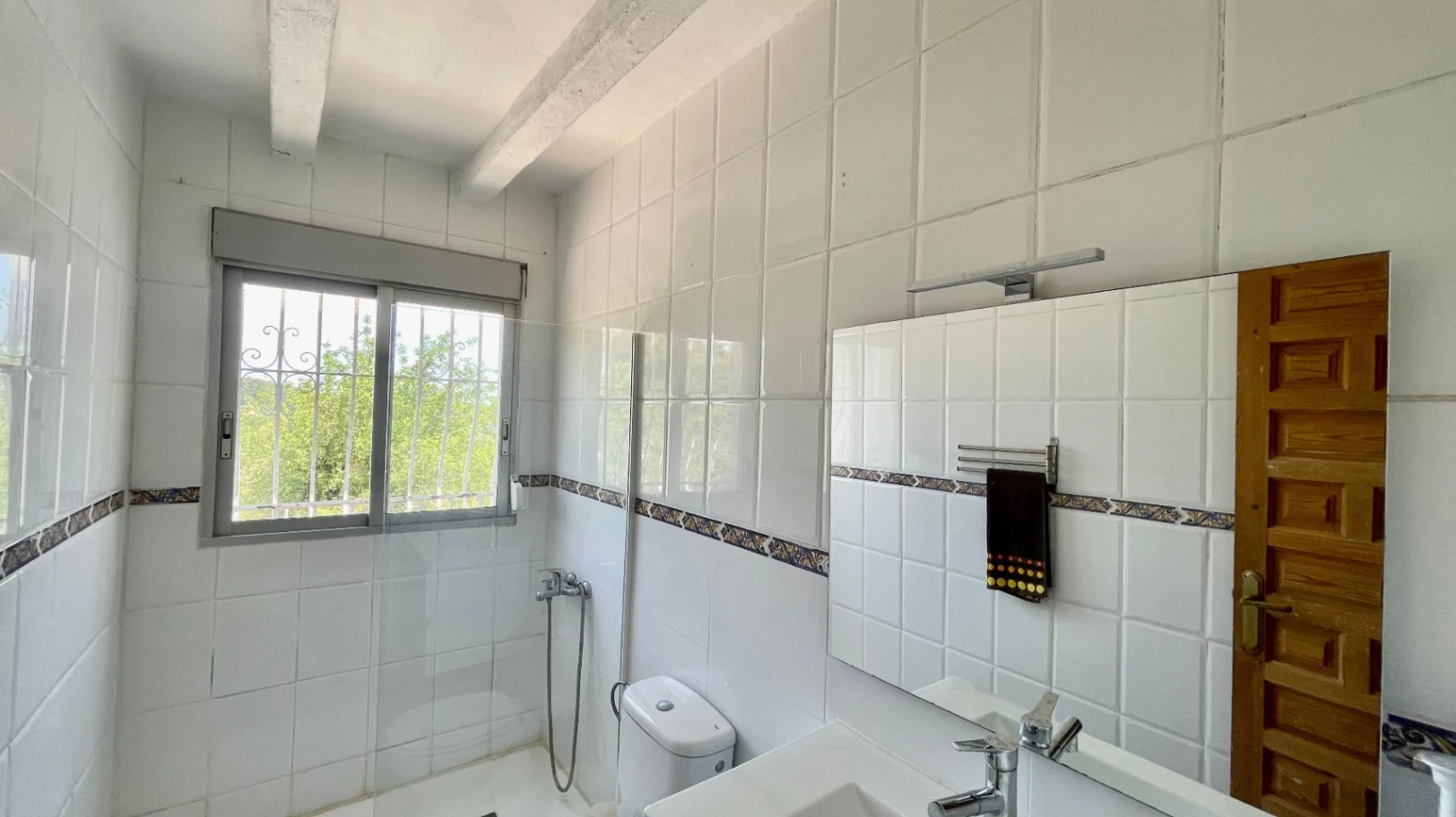 Country house for sale in Parcent: large plot, tranquil escape