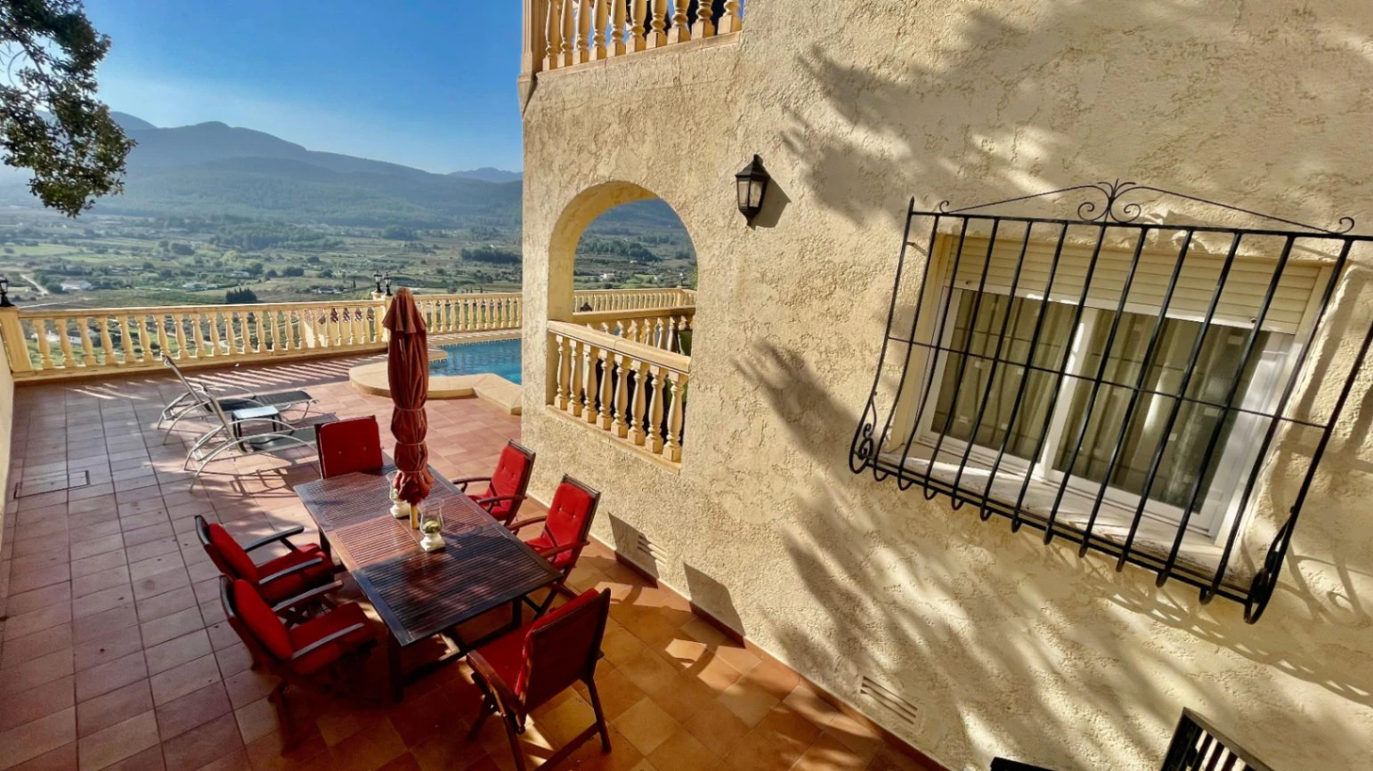 Villa for sale in Jalon: Spectacular, south-facing valley views