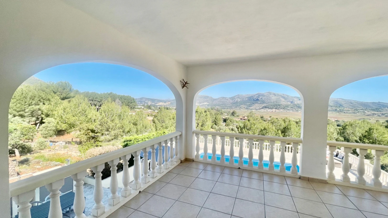 Villa for sale in Lliber:  Spectacular views, large plot