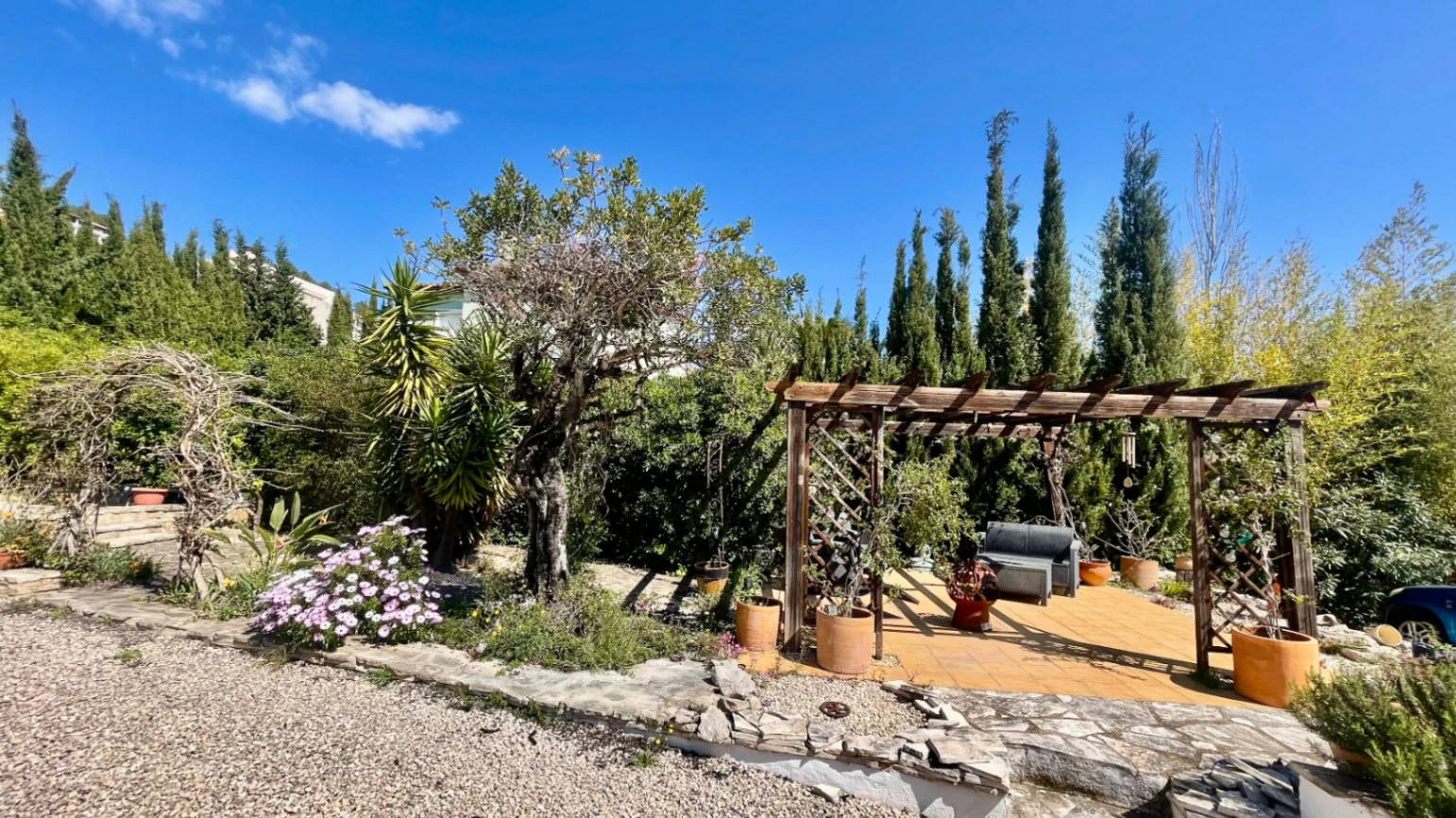 Villa for sale in Alcalali: One level, south-facing, generous plot