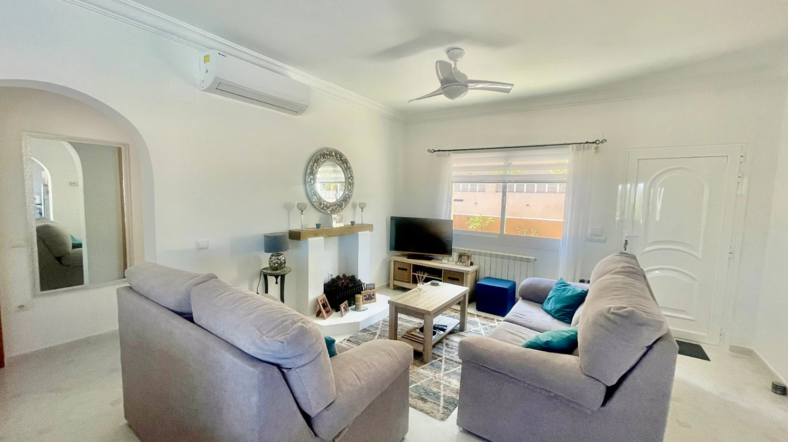 Villa for sale in Alcalali: Modern, immaculate, spacious corner plot