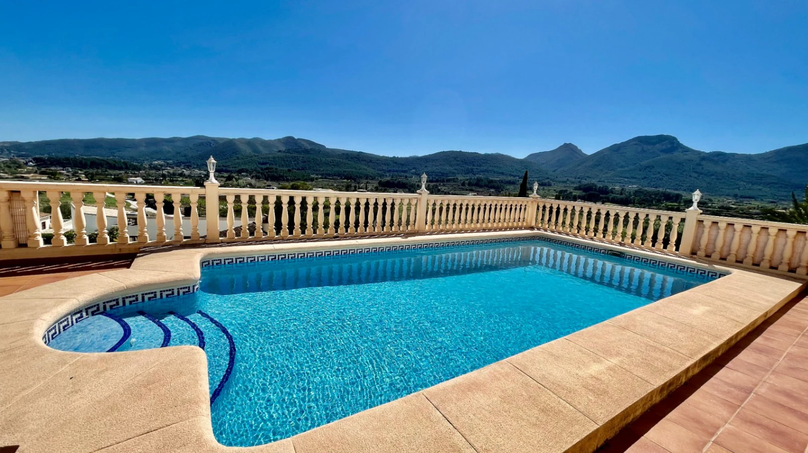 Villa for sale in Jalon:  Modern, easy access, with stunning views