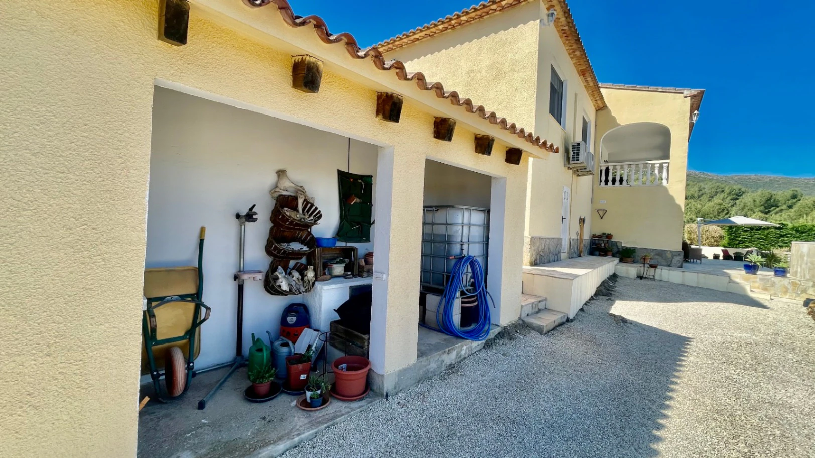 Villa for sale in Lliber:  Spectacular views, large plot