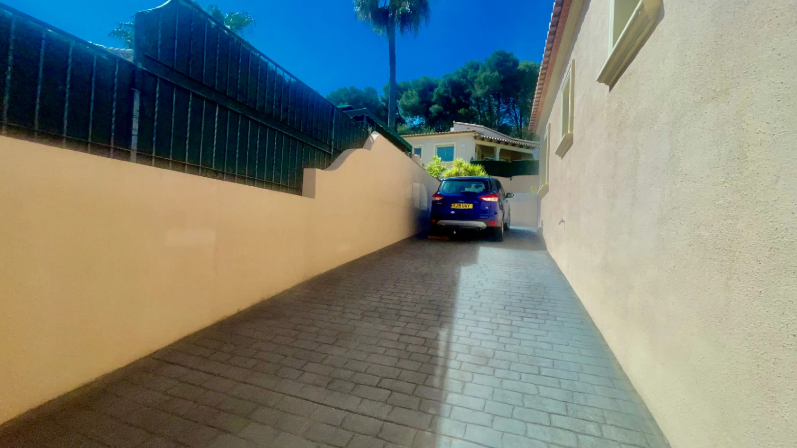 Villa for sale in Alcalali: Modern, immaculate, spacious corner plot