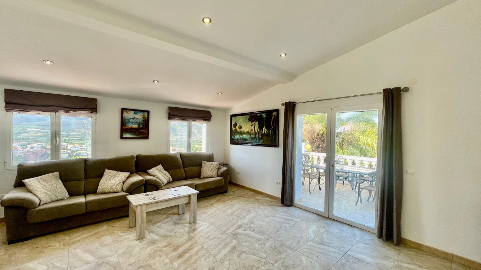 Villa for sale in Orba: Panoramic views, separate guest apartment