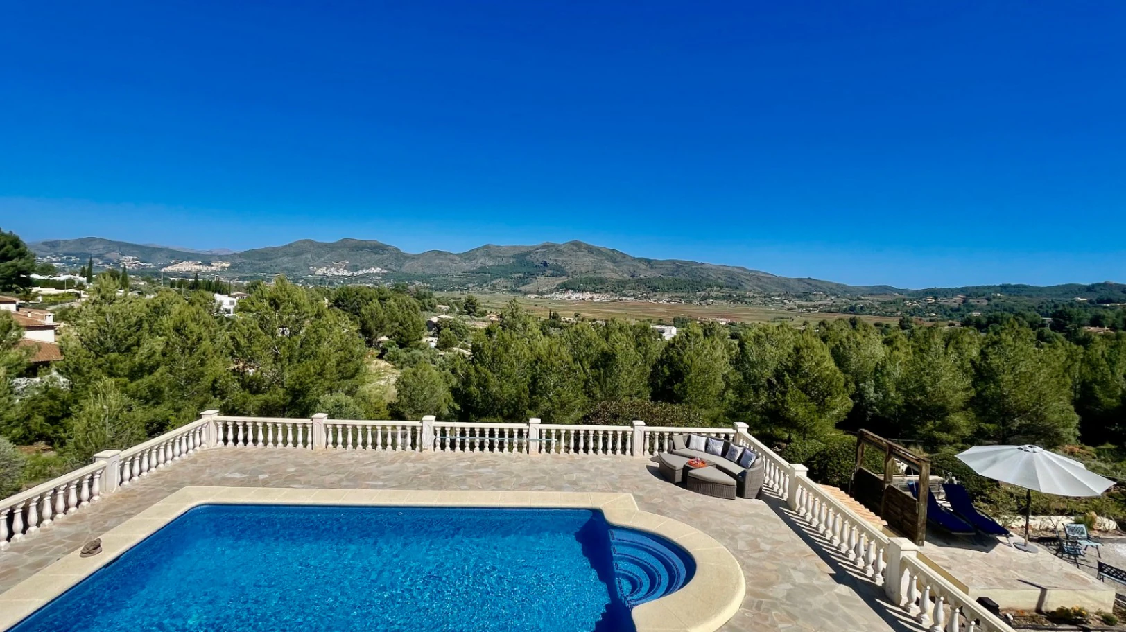 Villa for sale in Lliber:  Spectacular views, large plot
