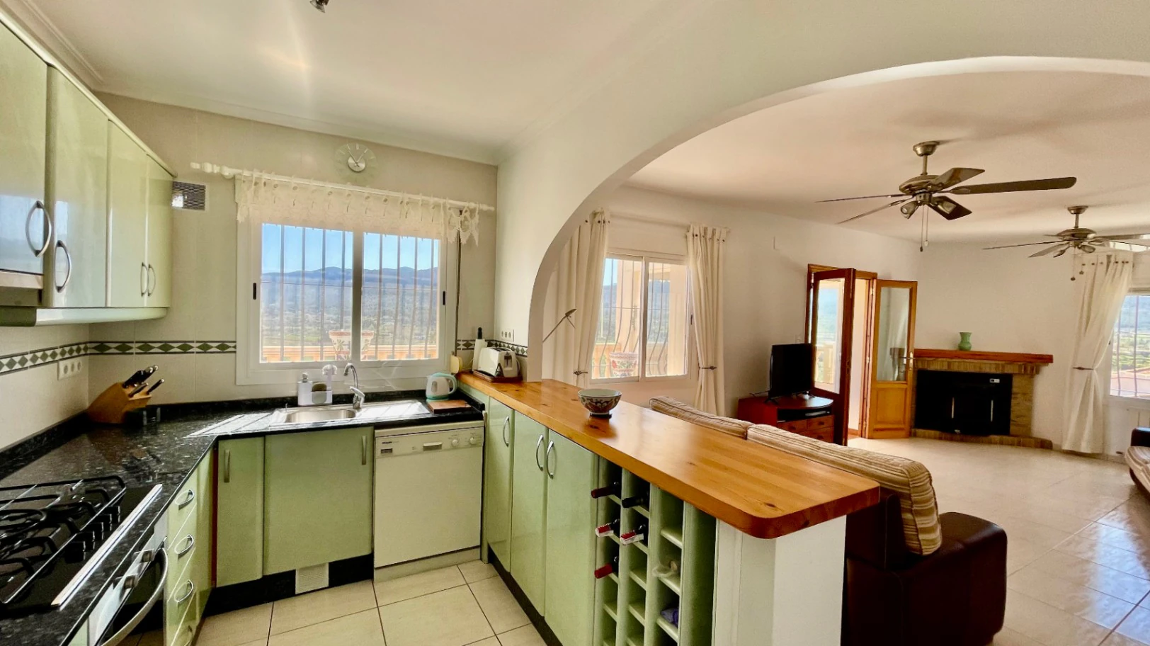 Villa for sale in Jalon:  Modern, easy access, with stunning views