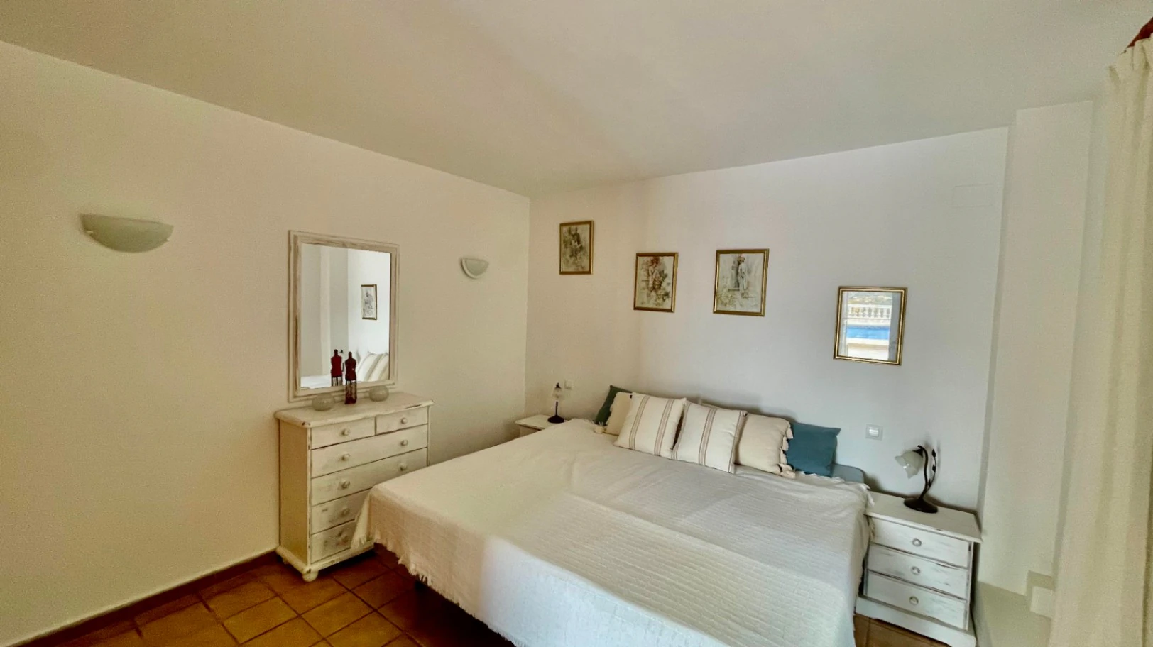 Villa for sale in Jalon: Frontline with spectacular south-facing views