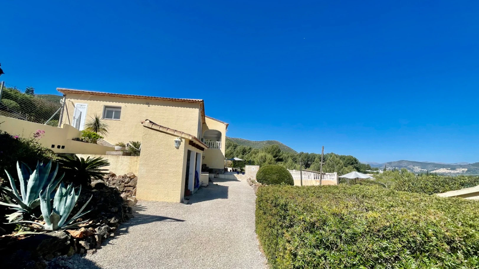 Villa for sale in Lliber:  Spectacular views, large plot