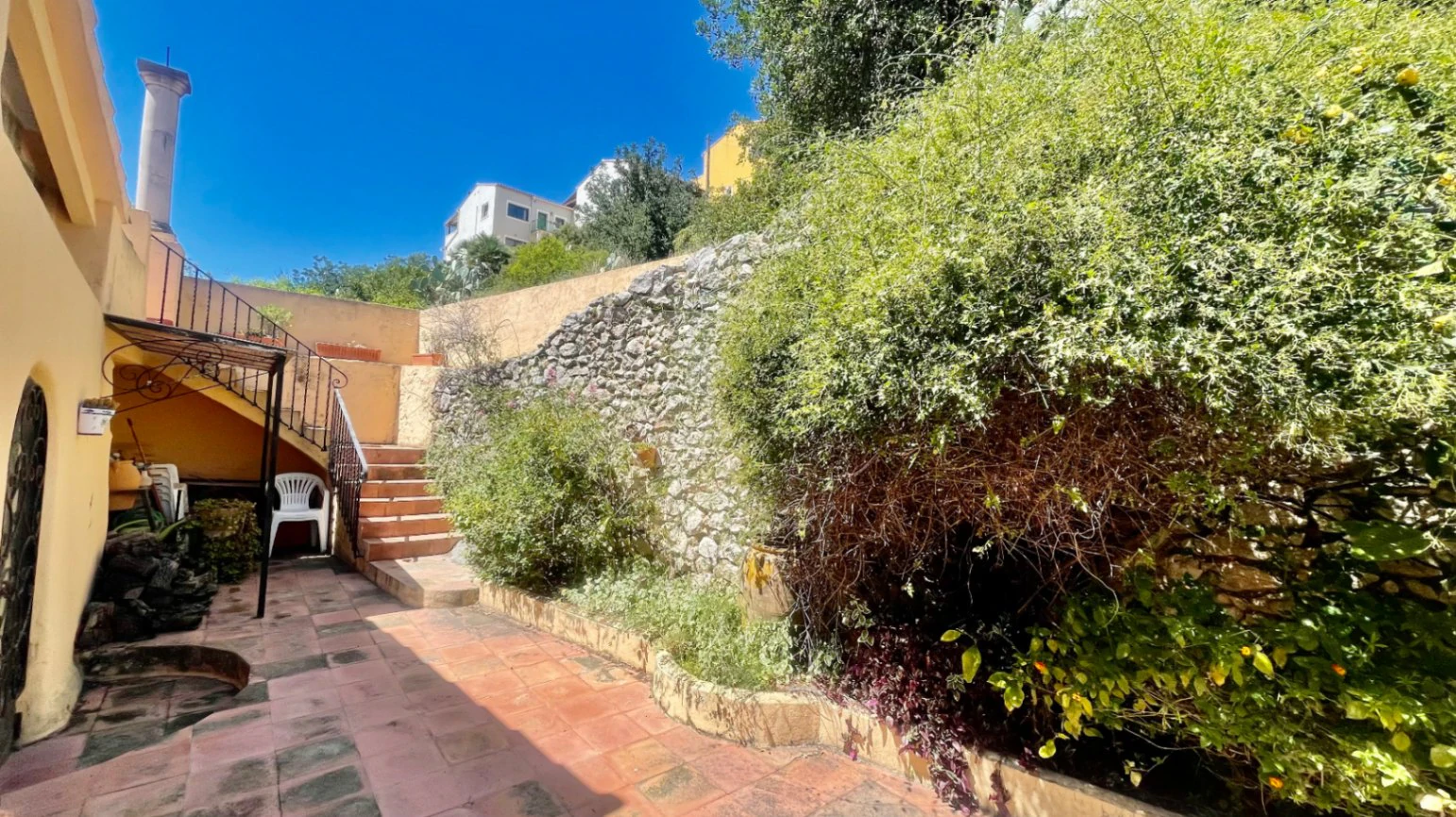 Traditional country home for sale in Llosa: Unique and charming