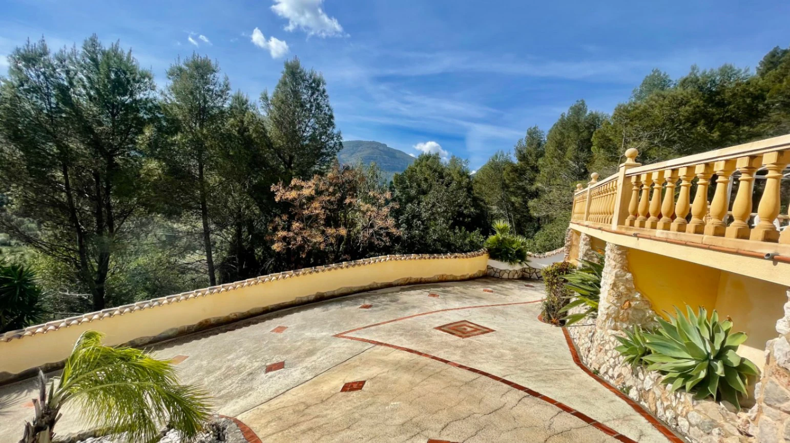 Villa for sale in Benigembla: Breathtaking views, exceptional privacy