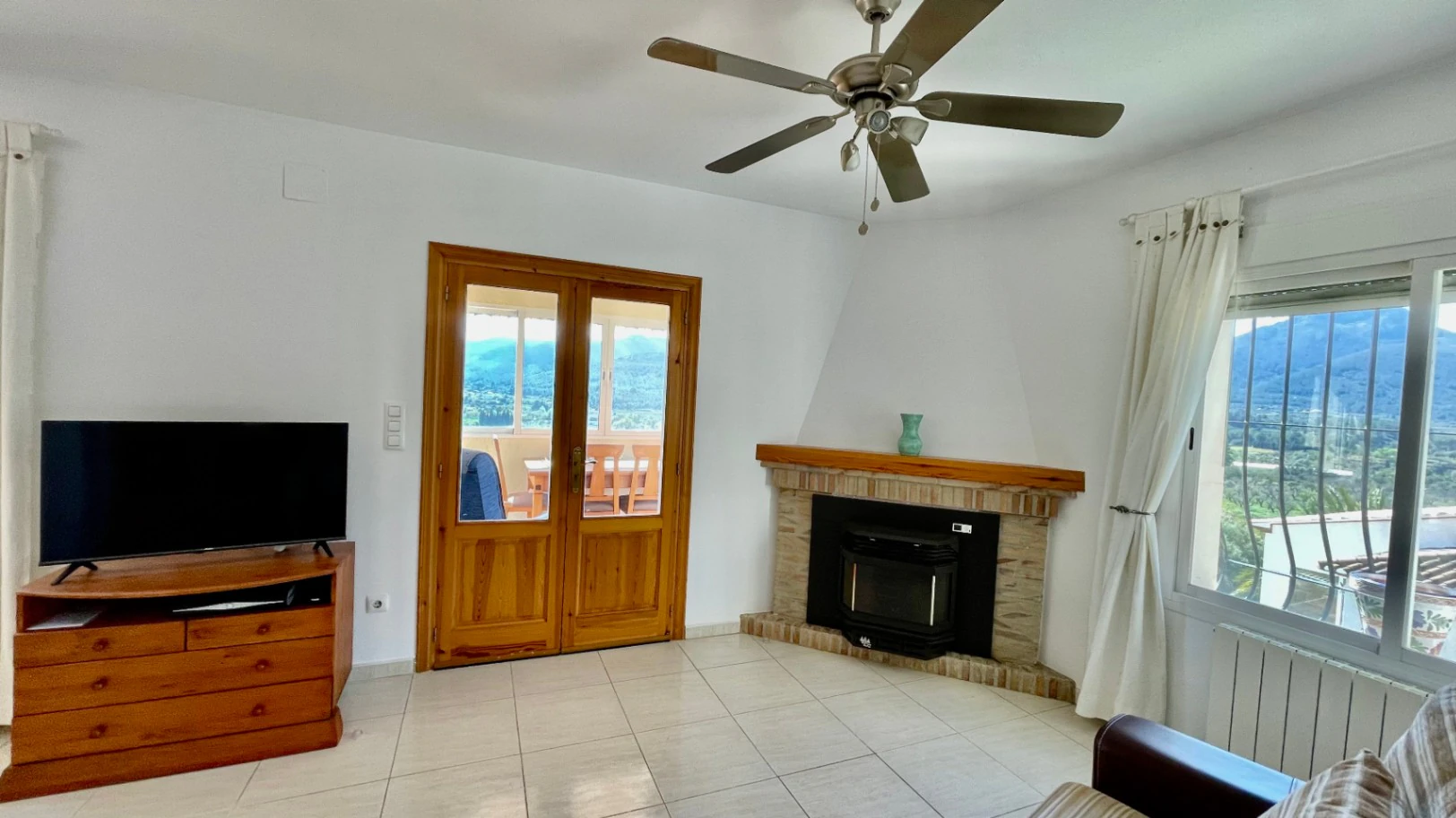 Villa en venta en Jalón: moderna, con fácil acceso y unas vistas impresionantes