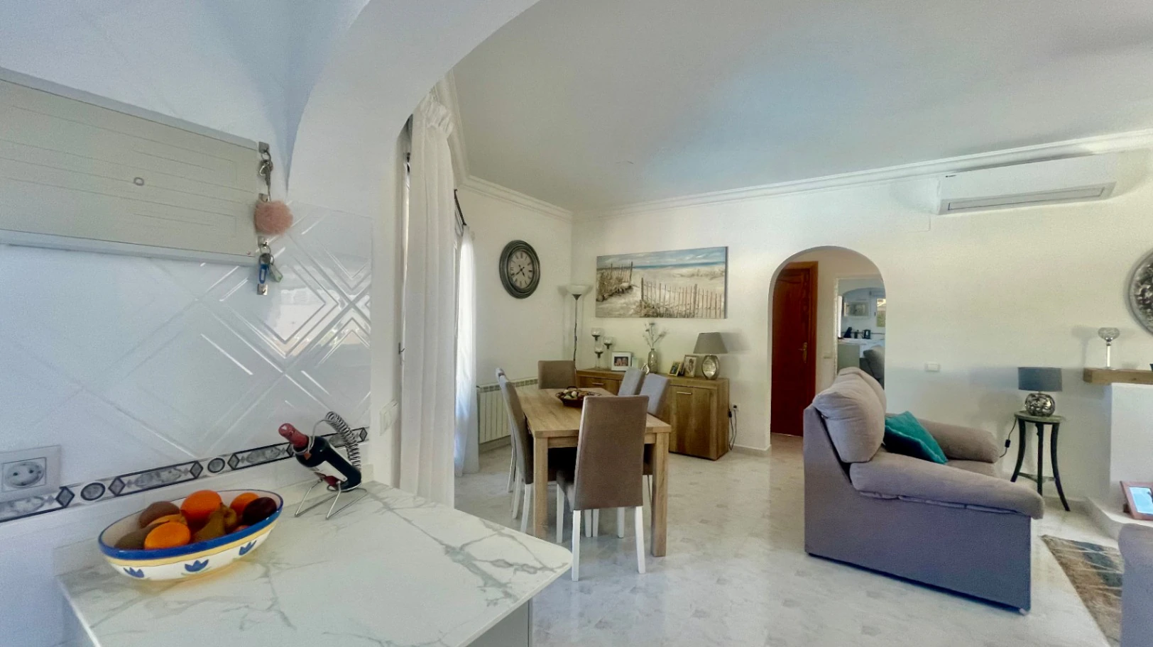 Villa for sale in Alcalali: Modern, immaculate, spacious corner plot