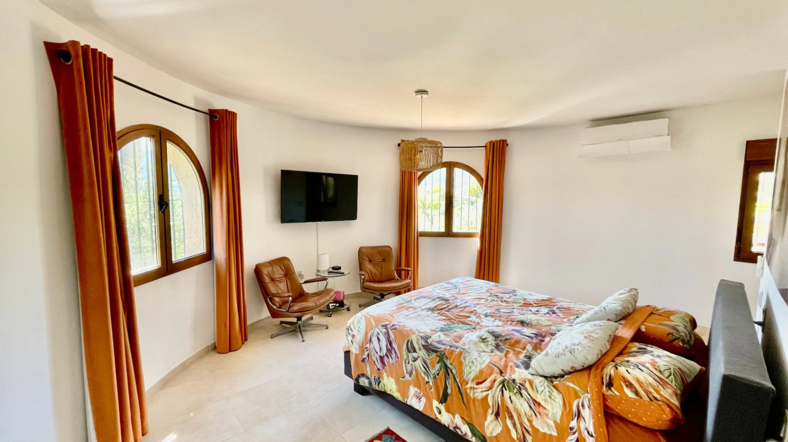Villa for sale in Jalon: Spacious flat plot, quiet location