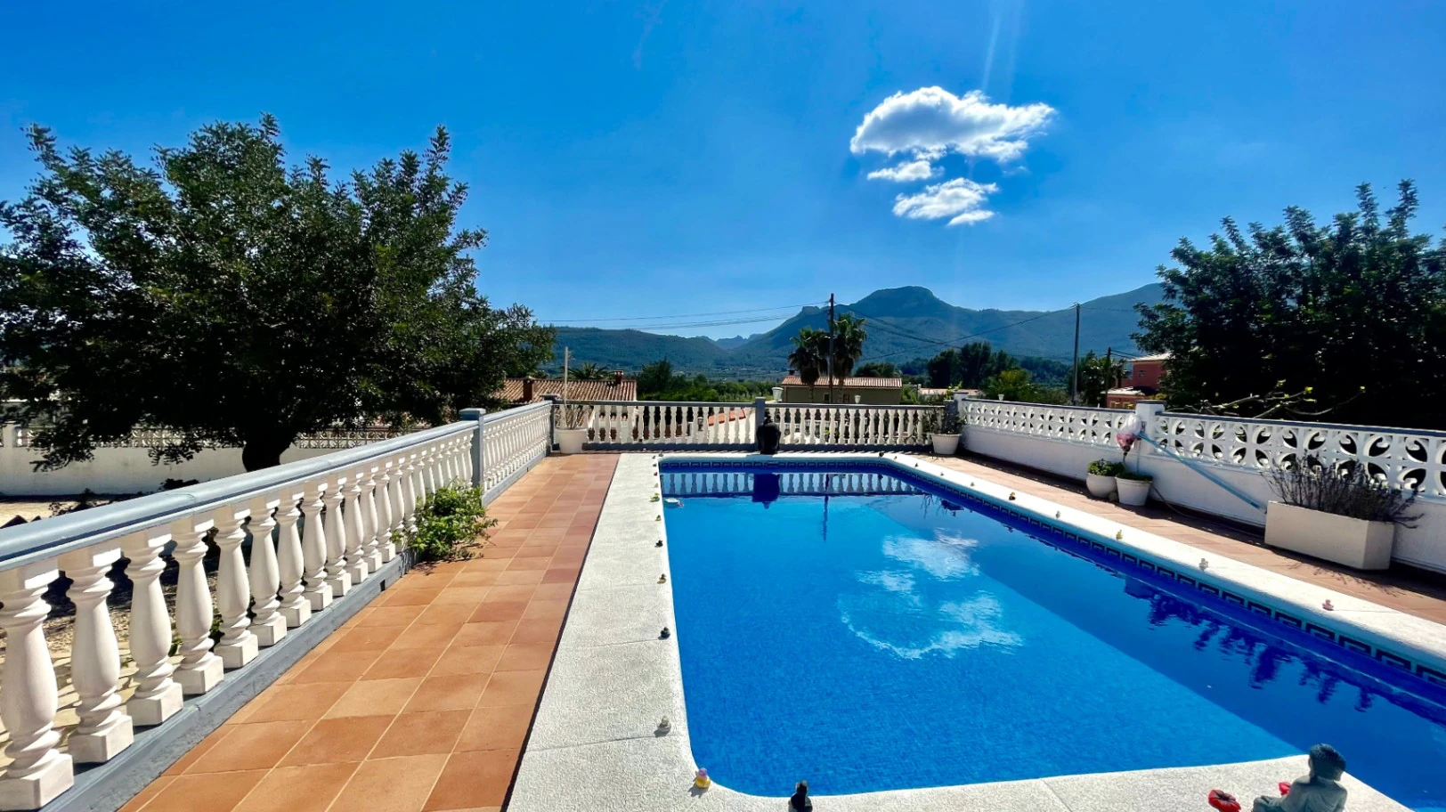 Villa for sale in Alcalali: One level, south-facing, generous plot