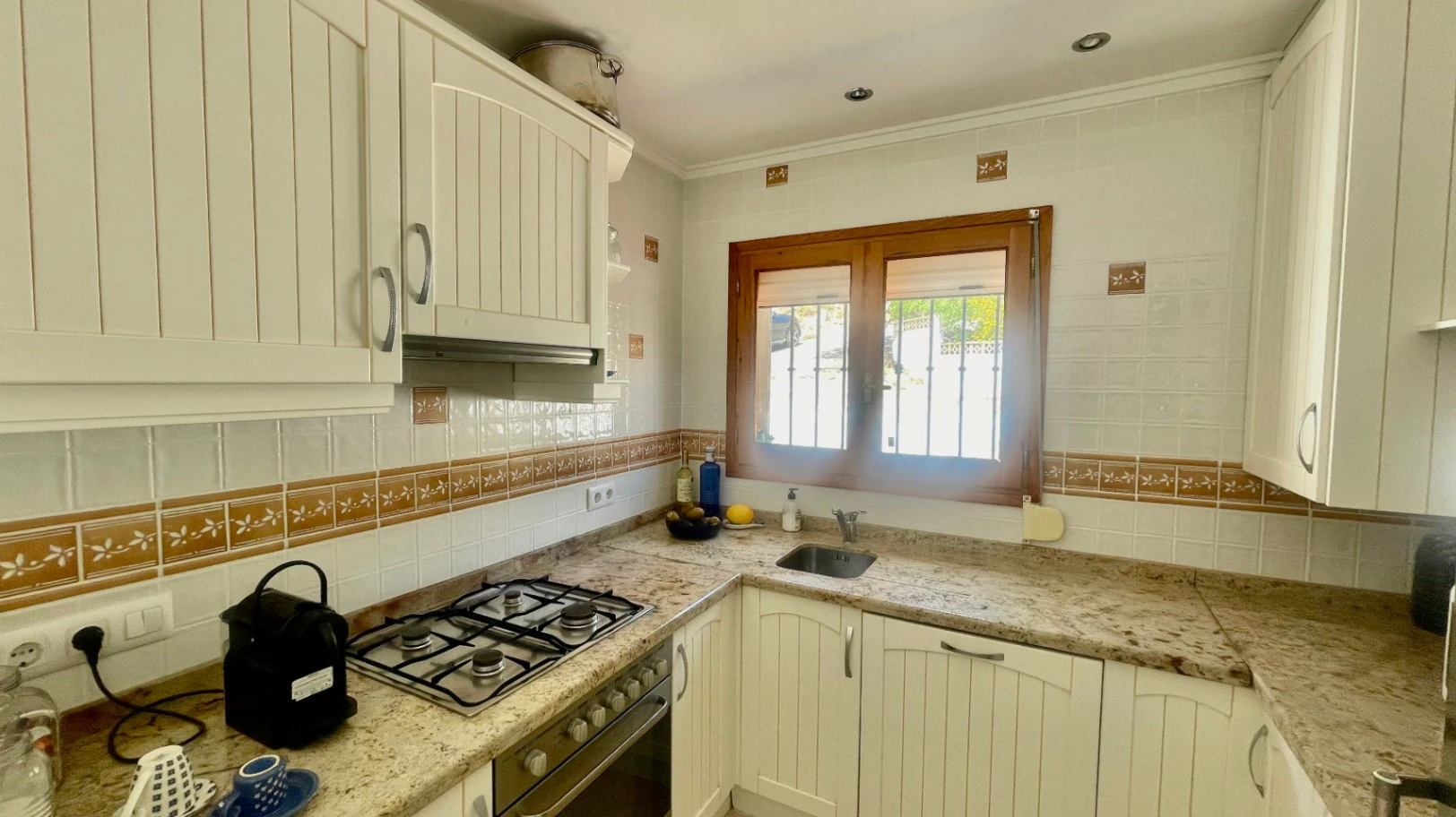 Villa for sale in Tormos: Spectacular views, guest apartment