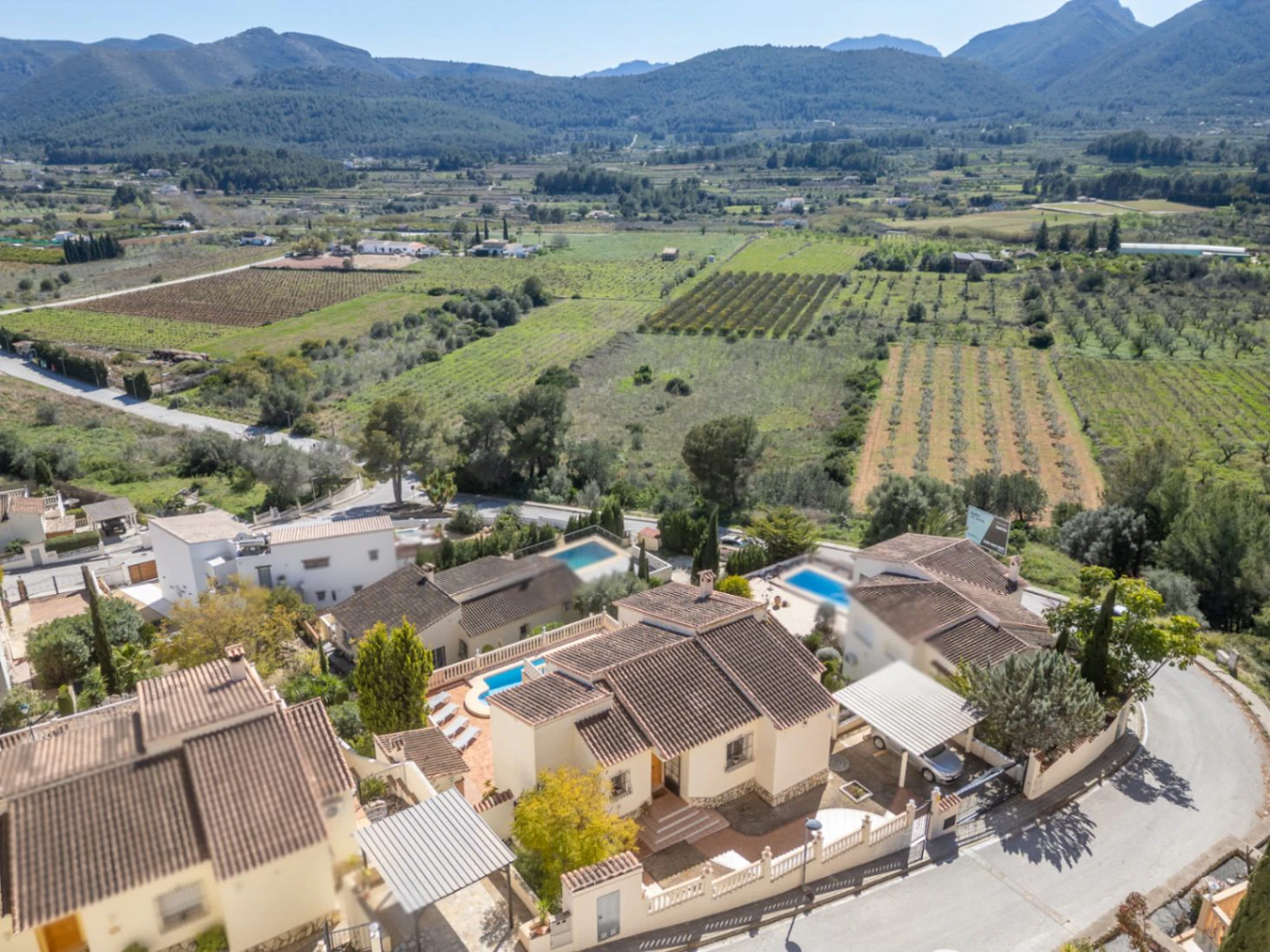 Villa for sale in Jalon:  Modern, easy access, with stunning views