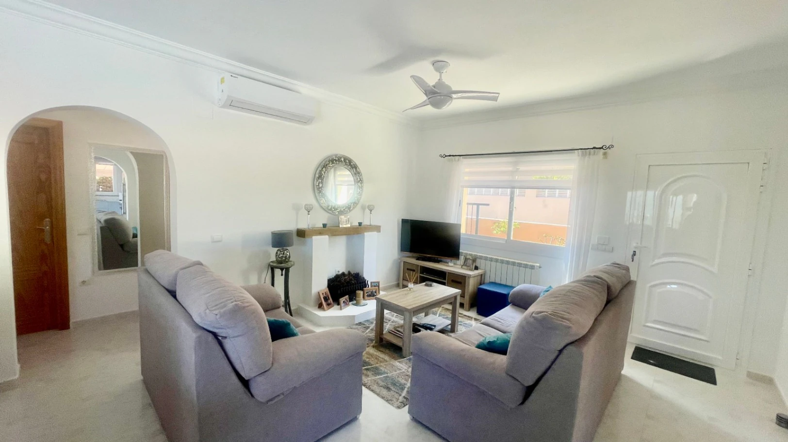 Villa for sale in Alcalali: Modern, immaculate, spacious corner plot