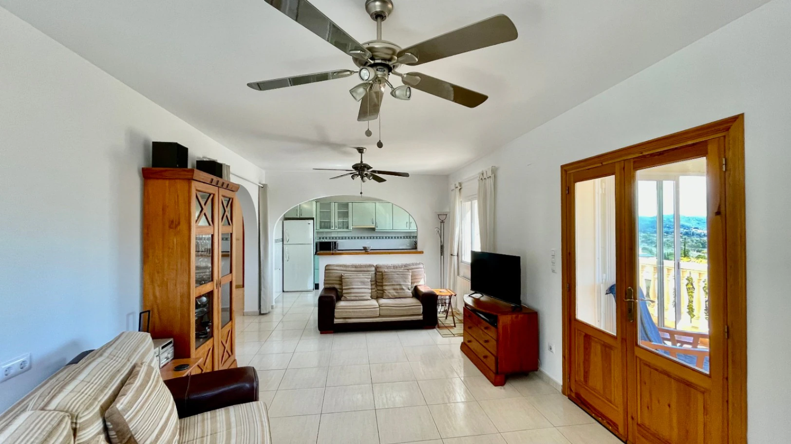 Villa en venta en Jalón: moderna, con fácil acceso y unas vistas impresionantes
