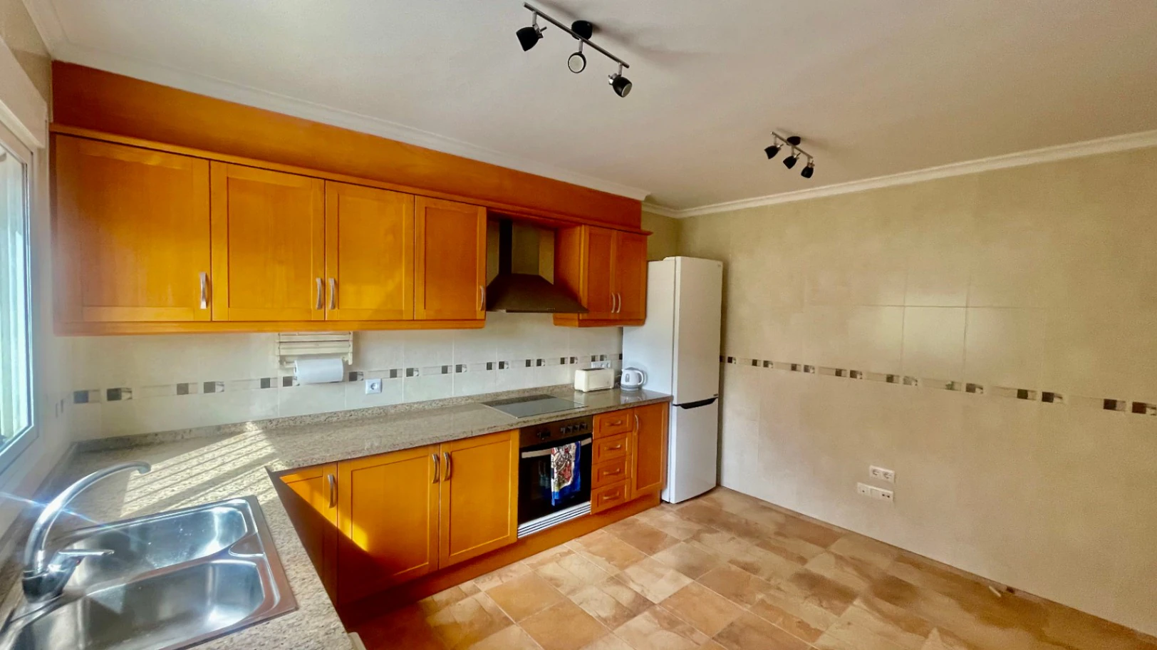 Modern townhouse for sale in Murla:  Spacious and versatile