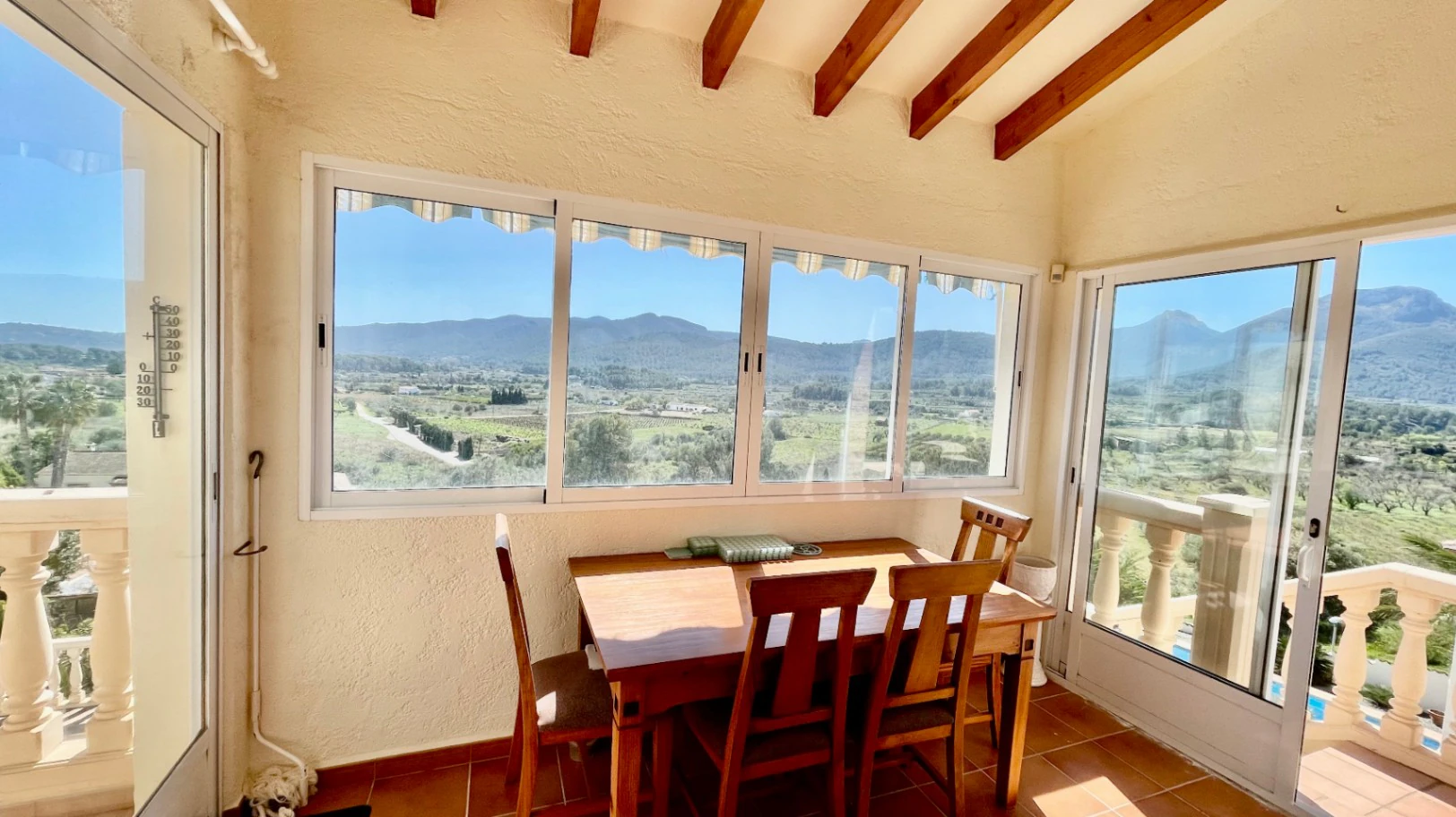 Villa for sale in Jalon:  Modern, easy access, with stunning views