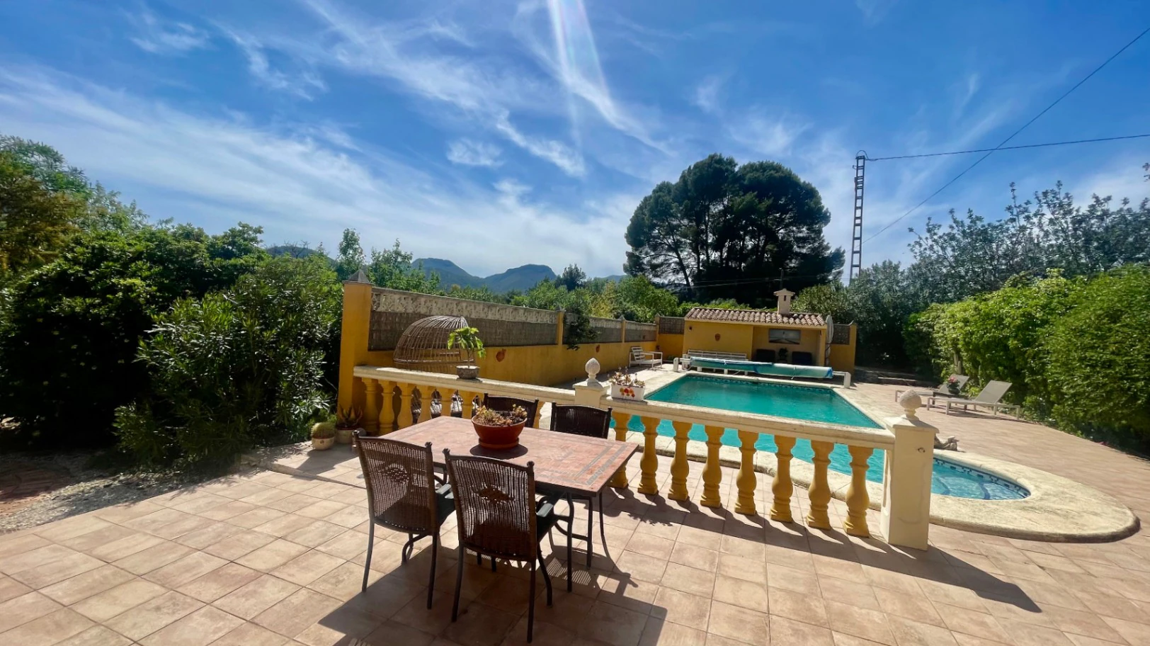 Villa for sale in Jalon: Spacious flat plot, quiet location
