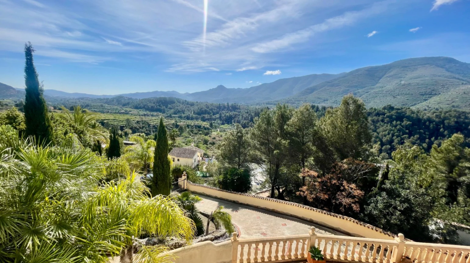 Villa for sale in Benigembla: Breathtaking views, exceptional privacy