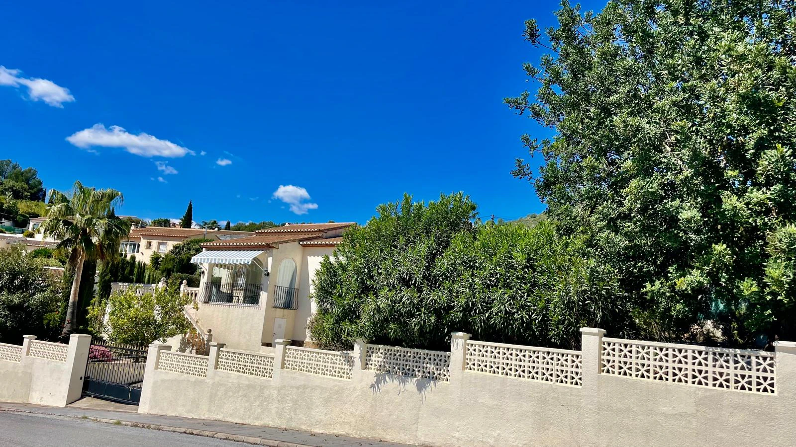 Villa for sale in Alcalali - Corner plot, mountain views