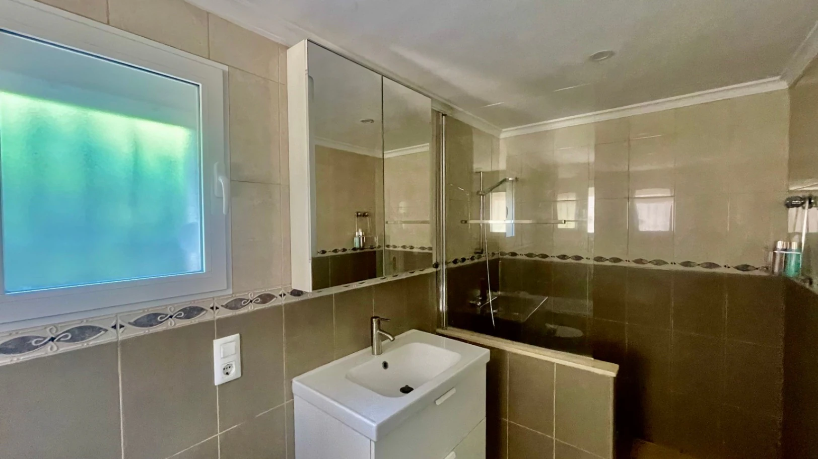 Villa for sale in Alcalali: Spacious corner plot