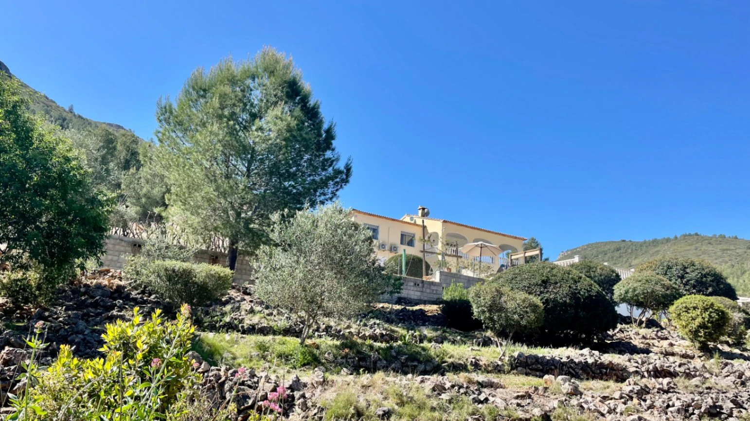 Villa for sale in Lliber:  Spectacular views, large plot
