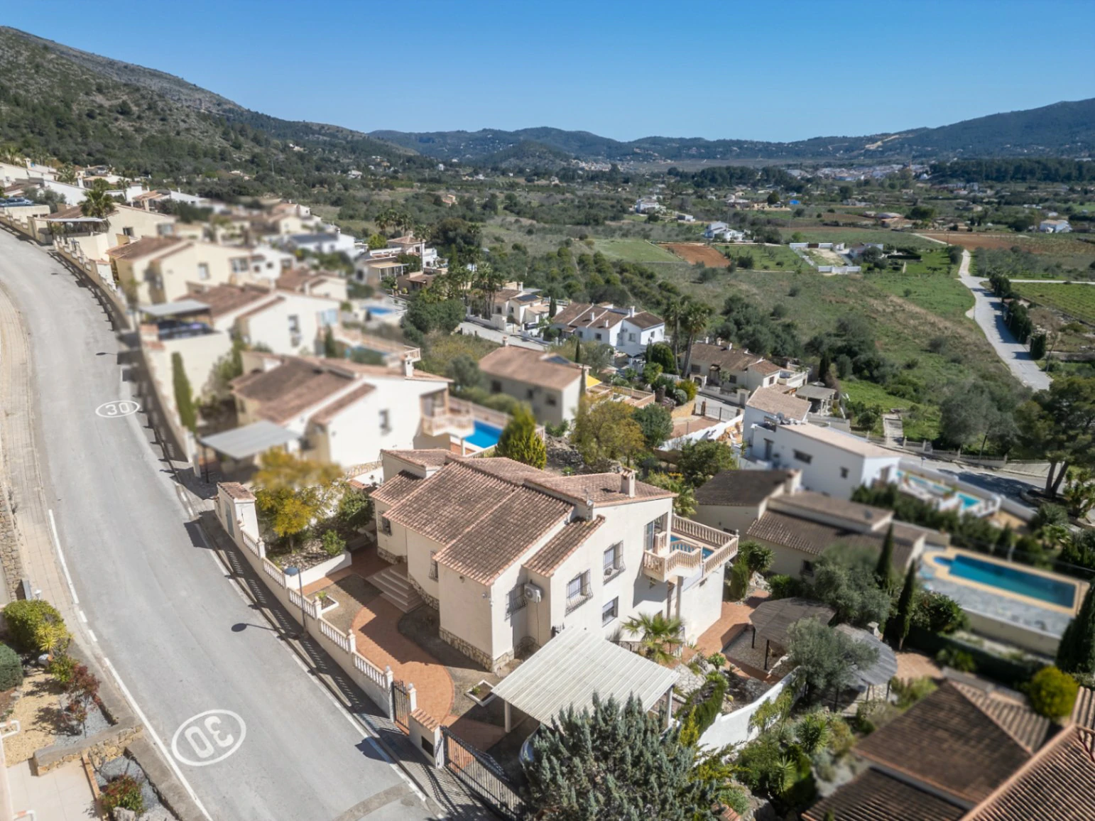 Villa for sale in Jalon:  Modern, easy access, with stunning views