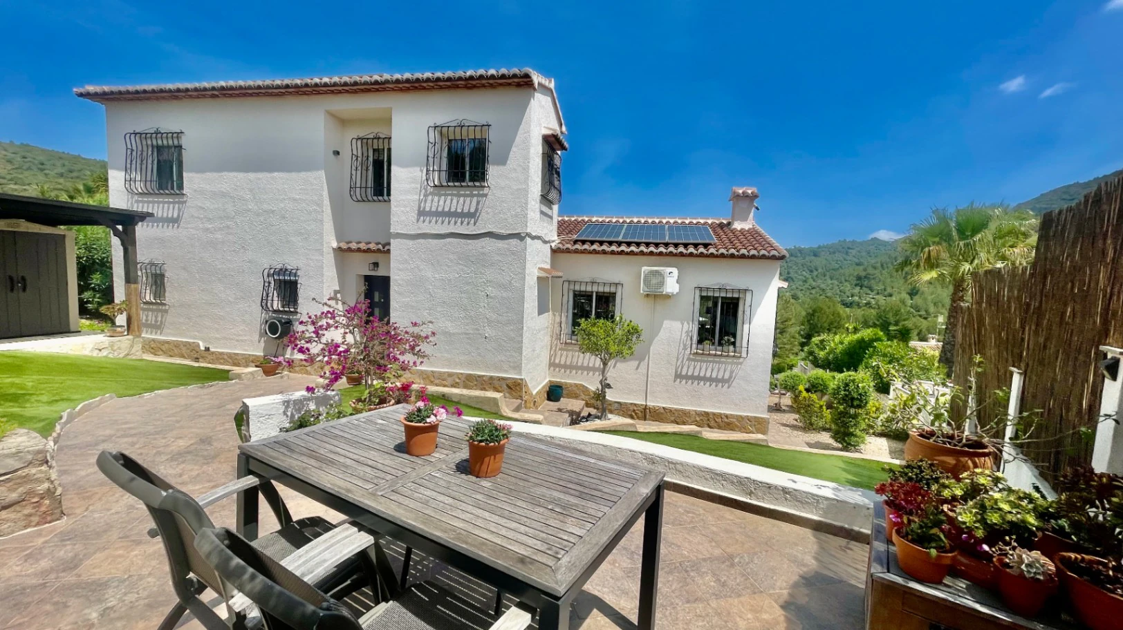 Villa for sale in Alcalali: Spacious corner plot